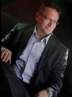 hüseyin özer.jpg